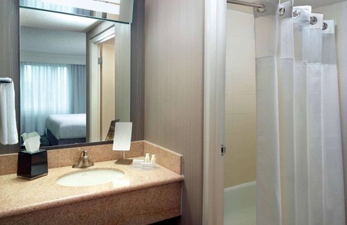 Home Park Hotel | Stay in Style at the Atlanta Hotel! 2 Modern Units, Seasonal Pool, Pet-friendly!