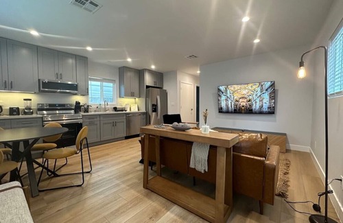 Burbank House | Stay in Style & Elegance