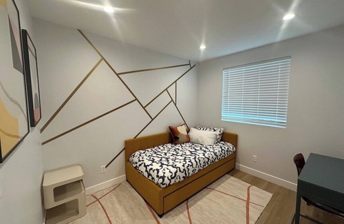 Burbank House | Stay in Style & Elegance