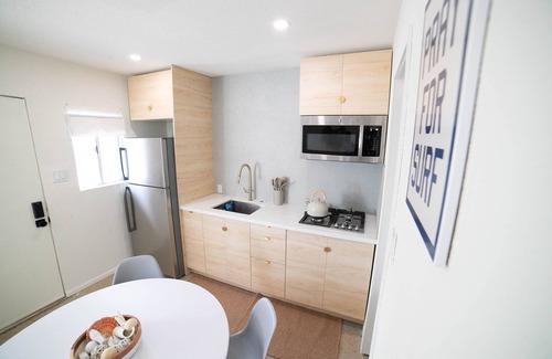 Silver Strand House | Stay in the charming SilverStrand neighborhood, 2 min walk to the sand-dogs ok!