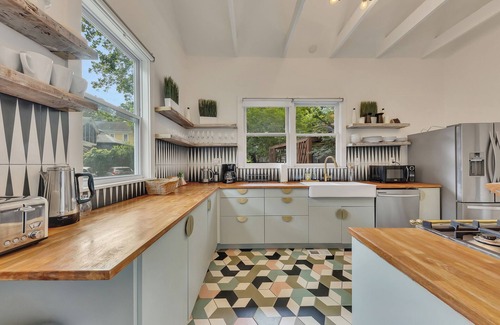 Midtown Apartment | Stay in the heart of Midtown at this charming 3BR/2BA triplex unit—just a half-mile to Piedmont Park, Park Tavern, and Trader Joe’s. Enjoy a cozy fireplace, front patio, and private upstairs terrace. Digital check-in, street parking, and smart TVs.