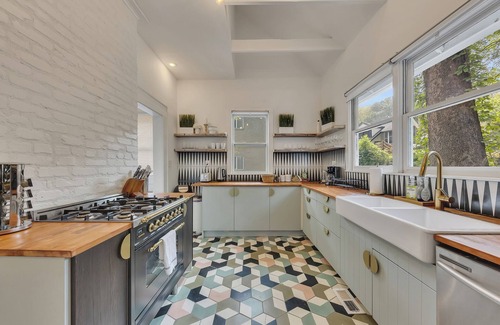 Midtown Apartment | Stay in the heart of Midtown at this charming 3BR/2BA triplex unit—just a half-mile to Piedmont Park, Park Tavern, and Trader Joe’s. Enjoy a cozy fireplace, front patio, and private upstairs terrace. Digital check-in, street parking, and smart TVs.
