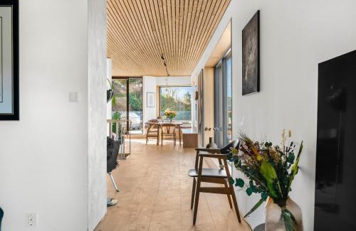 Arstad Villa | Stay in The Hollywood Hills of Bergen with Breathtaking Views
