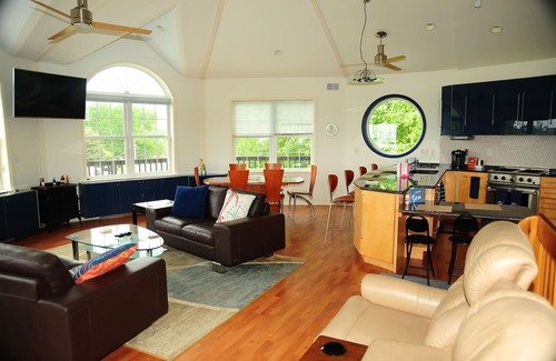 Rock Hall House | Stay in the landmark Lighthouse!