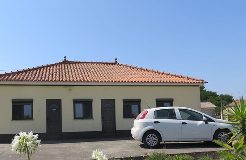 Torreira House | Stay in the suburb & SAVE– only 5 min. drive to the main ocean beach in Torreira