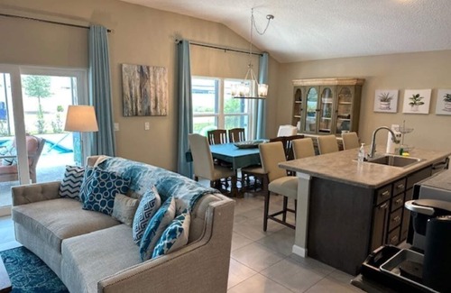 Leesburg House | Stay in The Villages at your pool house with cart!