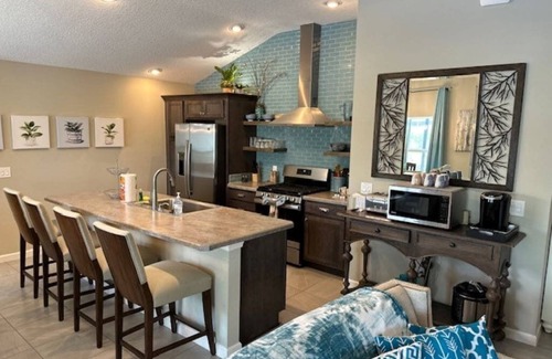 Leesburg House | Stay in The Villages at your pool house with cart!
