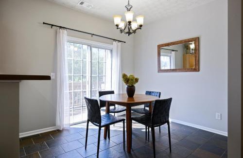 Woodstock House | Stay In This Chic Townhome Near Olde Rope Mill