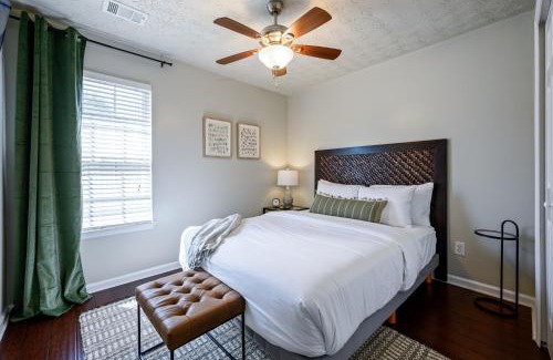 Woodstock House | Stay In This Chic Townhome Near Olde Rope Mill