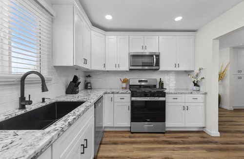 Riviera - Westchester House | Stay in this Downtown Cottage