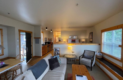 Langley Condo | Stay Inn LANGLEY on WHIDBEY ISLANDnBEAT THE WINTER BLUESnENJOY 2ND NIGHT ON US!