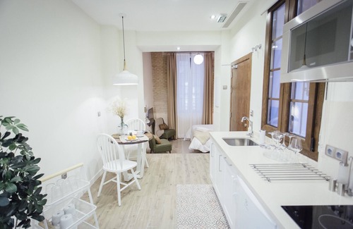San Bartolome Resort | Stay Komodo Byron Suites