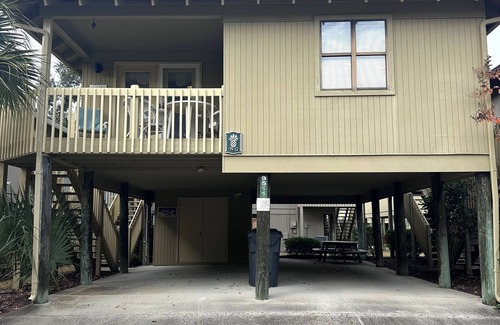 The Dunes House | Stay minutes from Barefoot Landing! Golf & Shopping!