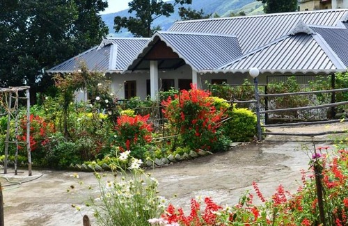 Kannan Devan Hills House | Stay Near Lakkam waterfalls