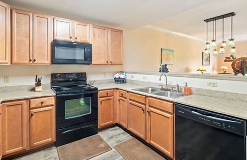 Pigeon Forge Condo | STAY NEAR THE STRIP, ONE MINUTE OFF PARKWAY WITH SENSATIONAL VIEWS.