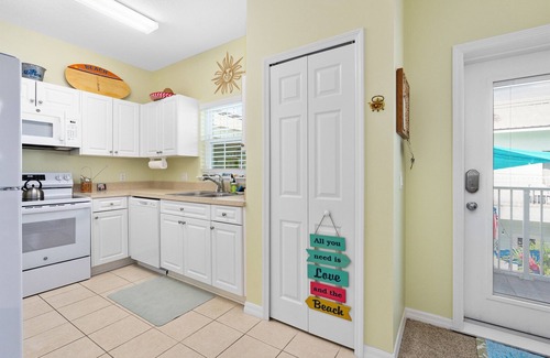 New Smyrna Beach Condo | Stay ON Flagler Avenue! Charming Condo with Full Kitchen, Parking and Courtyard!