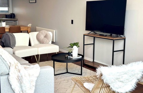 Petone Apartment | Stay on Jackson - quiet retreat in the centre on Petone