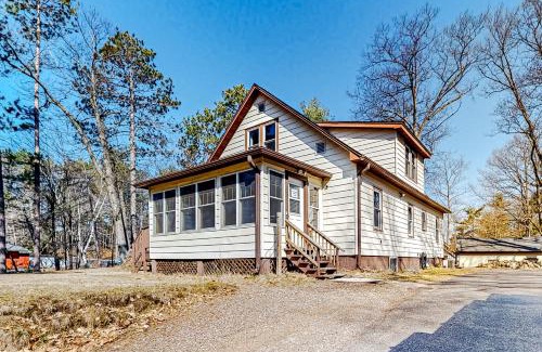 Minocqua House | Stay on the Island & A Step Above Full Property