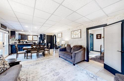 Minocqua House | Stay on the Island & A Step Above Full Property