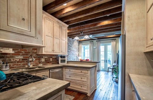 Oxford Condo | Stay on the Square Walk to football!