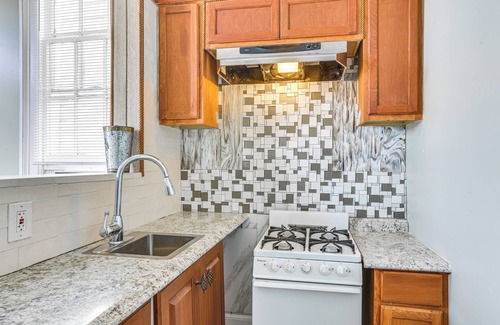Faubourg Lafayette Apartment | Stay & Play: New Orleans Apt Near Downtown