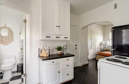 Hosford-Abernethy Apartment | Stay Portland - BoHo Oasis in Ladd's Addition with 2 Beds