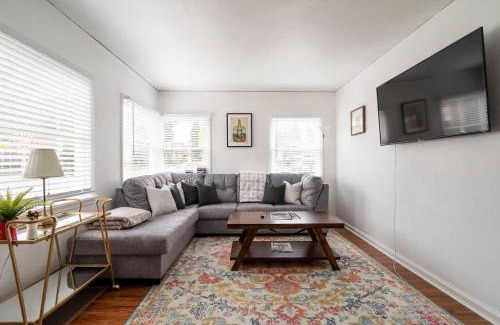 Sunnyside House | Stay Portland - Charming East Portland Base, Explore and Unwind