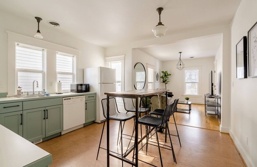 Overlook Apartment | Stay Portland Collection-Hipster Vibe Apartment - Food Carts & Live Music