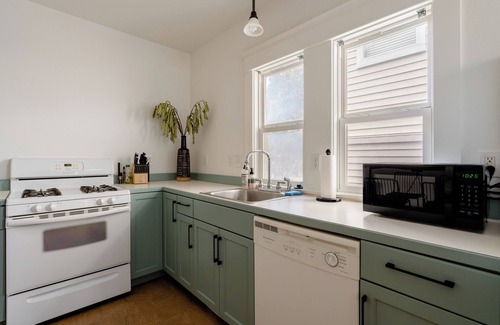 Overlook Apartment | Stay Portland Collection-Hipster Vibe Apartment - Food Carts & Live Music