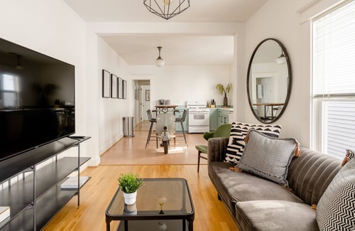 Overlook Apartment | Stay Portland Collection-Hipster Vibe Apartment - Food Carts & Live Music