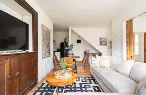 Uptown Apartment | Stay Portland - Historically Renovated 3BR steps from NW 23rd