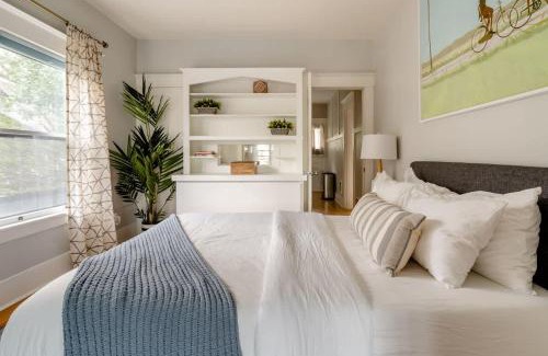 Belmont Apartment | Stay Portland - Portland Classic - Parks, Eateries & Local Shops
