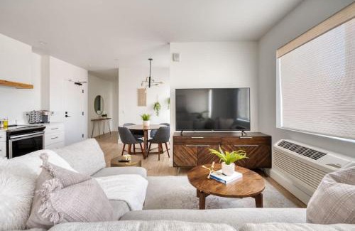 Humboldt Apartment | Stay Portland - Private Floor in Magazine Worthy Humboldt Apt Bldg