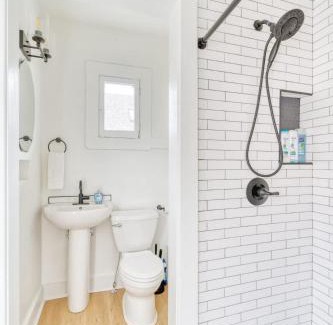 Irvington Apartment | Stay Portland - The Bohemian Bungalow on Broadway - 94 WalkScore