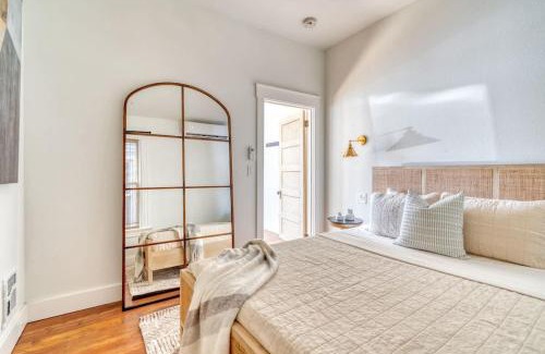 Uptown Apartment | Stay Portland - The Charmante Suite- Breweries & Boutiques