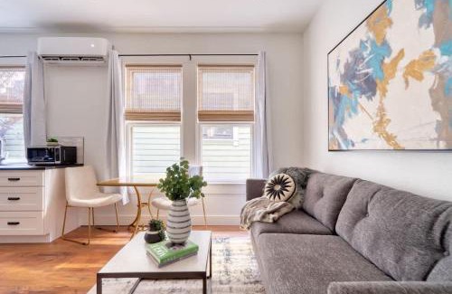 Uptown Apartment | Stay Portland - The Etourdissante Suite - Forest Park & Local Eats