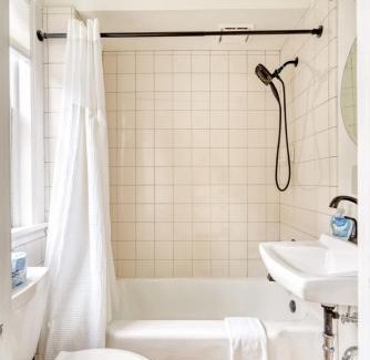 Sullivan's Gulch Apartment | Stay Portland - The Garden Bungalow on Broadway - 94 WalkScore