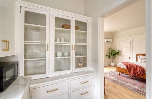 Irvington Apartment | Stay Portland - The Sullivan's Gulch Lodge - 94 WalkScore