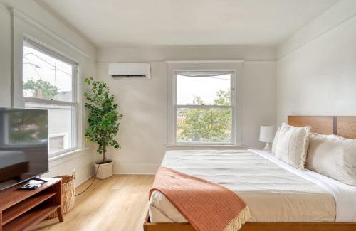 Irvington Apartment | Stay Portland - The Sullivan's Gulch Retreat - 94 Walk Score