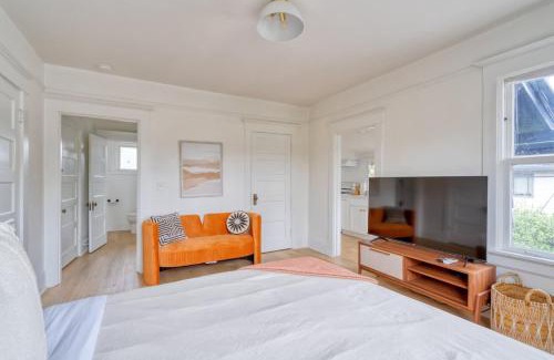 Irvington Apartment | Stay Portland - The Sullivan's Gulch Retreat - 94 Walk Score