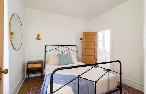 Uptown Apartment | Stay Portland - The Tournesol Suite- Leisurely Strolls on NW 23rd