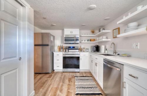Richmond House | Stay Portland - Vibrant Portland Getaway, Chic Flat