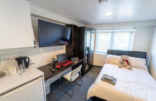 Selly Oak House | STAY SA Equipped Studios 10 mins from City centre and next to UOB!