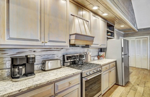 East Beach House | Stay Salty: A Spacious 6-Bedroom Home with Marsh Views in Saint Simons Island, GA, Perfect for Family Getaways!