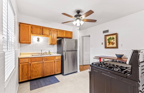 Bella Villa House | Stay STL*2 Bed House*Dog Friendly*Fenced Yard*W/D