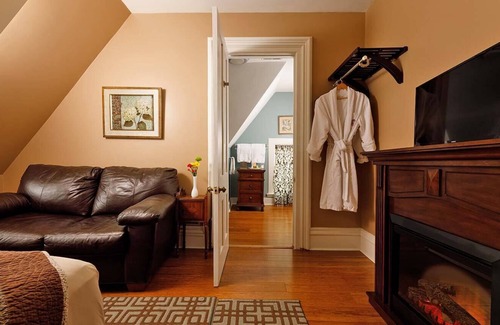 Central Business District Bed & Breakfast | Stay with us and you'll see why we are ranked #1 lodging in Kalamazoo, MI.