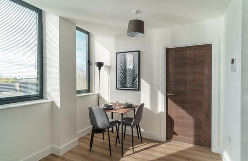 Old Trafford Apartment | Stay Zeni, Alexandra Rise Manchester Cool 1BR Flat