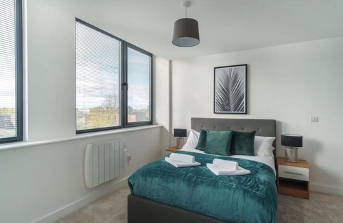 Old Trafford Apartment | Stay Zeni, Alexandra Rise Manchester Cool 1BR Flat