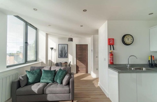 Old Trafford Apartment | Stay Zeni, Alexandra Rise Manchester Cool 1BR Flat