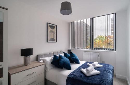 Old Trafford Apartment | Stay Zeni, Alexandra Rise Manchester Chic 1BR Flat